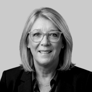 Sue Harris スー・ハリス - 人事担当ディレクター